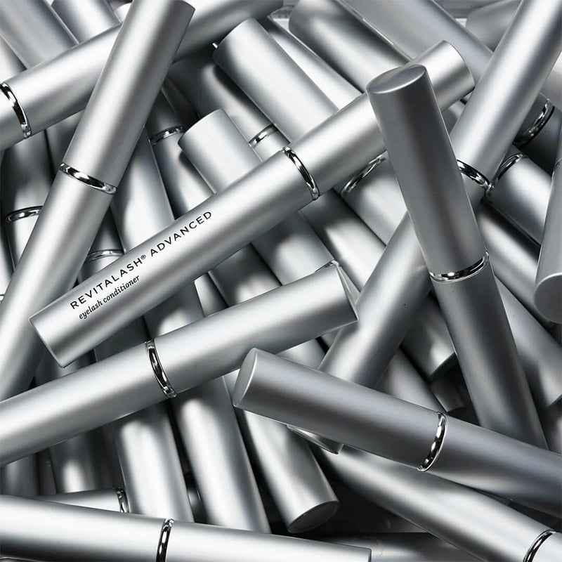 Miksi toimittajat hehkuttavat RevitaLash® Advanced -seerumia