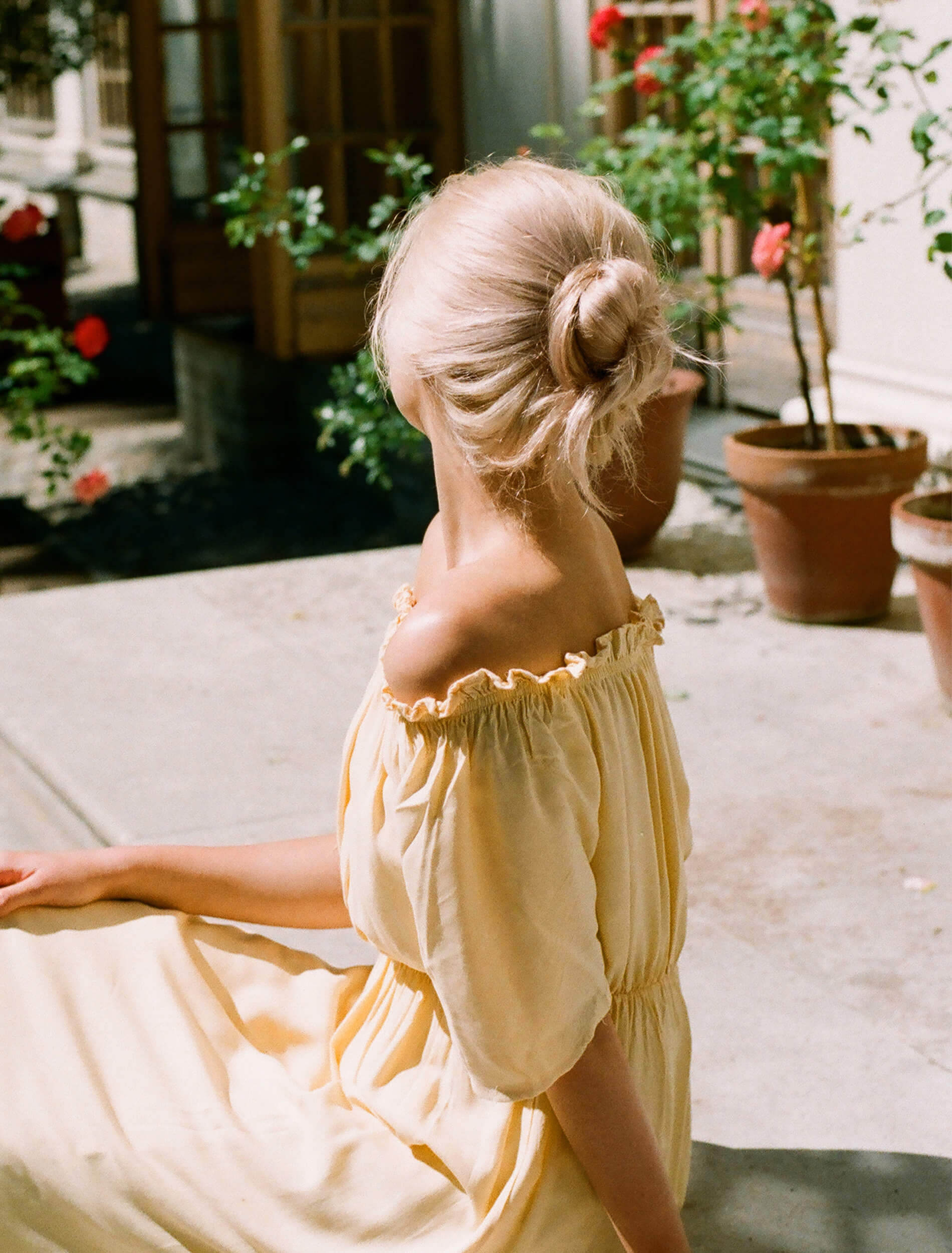 Model with loose blond bun